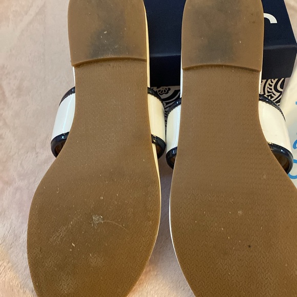 J McLaughlin white sandals with navy trim - Picture 3 of 5